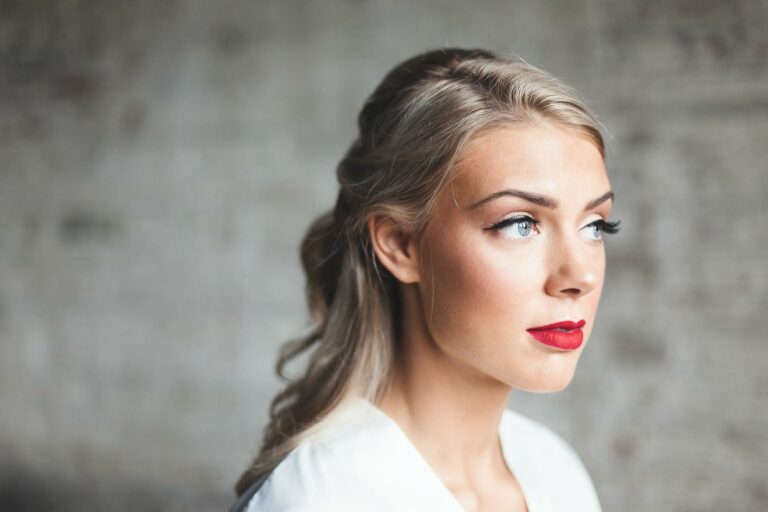 Make-up trend donkerrode lippen